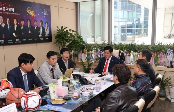 ▲ 도봉구의회 안병건 의장이 주민들과 간담회를 진행하고 있다.