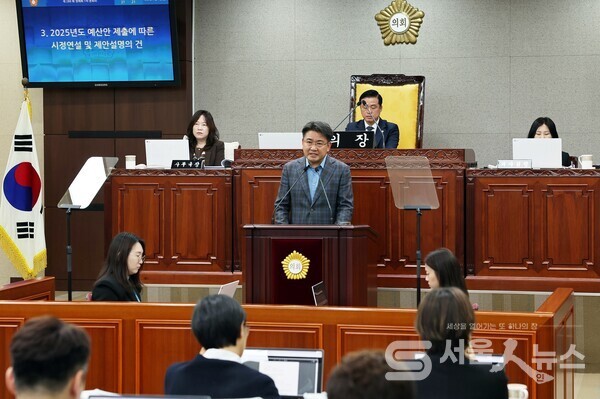 △구의회 본회의에서 시정연설을 하는 오승록 노원구청장.