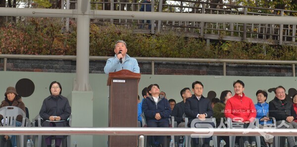 ▲이정식 강북구체육회 회장이 인사말을 하고 있는 모습.