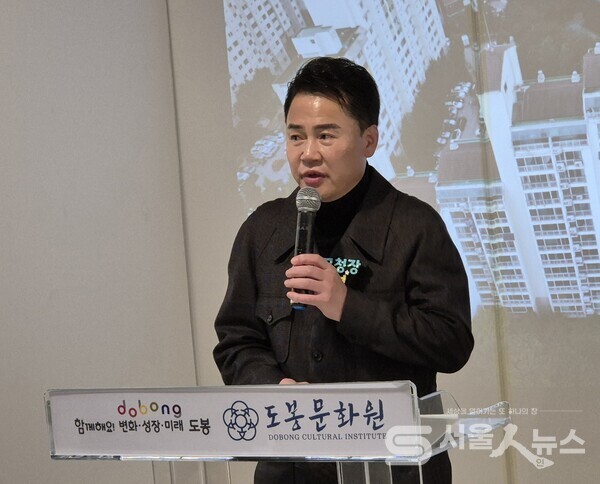 ▲오언석 도봉구청장이 ‘도봉구 사진으로 읽다’ 행사에서 인사말을 하고 있다.