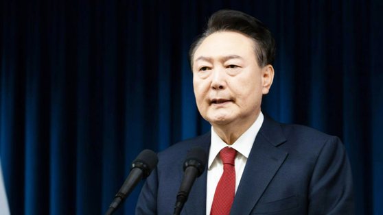 윤석열 대통령이 지난 7일 서울 용산 대통령실 청사에서 ‘12·3 비상계엄 사태’ 관련 대국민 담화를 하고 있다. 사진 대통령실 [출처:중앙일보] 