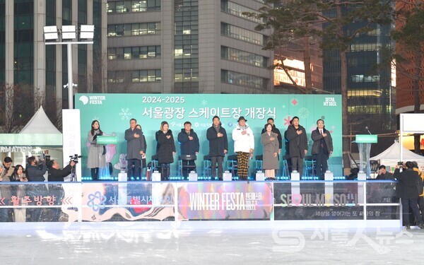 ▲오세훈 서울시장(우측 5)과 스케이트 개장식에 참석한 내빈들.