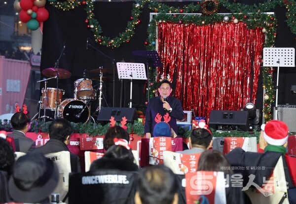 ▲공연에 앞서 박강수 마포구청장이 인사말을 하고 있다.