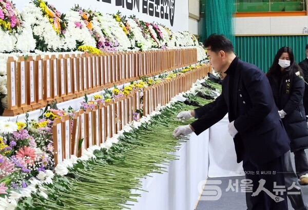 ▲ 오언석 도봉구청장, 제주항공 사고 희생자 합동분향소 조문