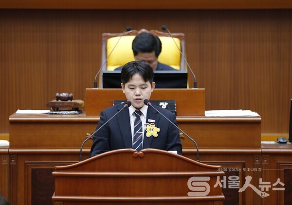 ▲이호석 의원이 도봉구의회 정례회 제2차 본회의에서 구정질문하는 모습.