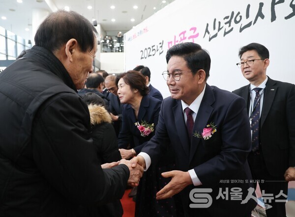 ▲박강수 마포구청장, 2025년 신년인사회서 인사.