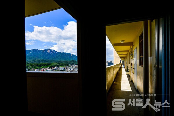 ▲ 정나연 작, ‘또 하나의 창’2023년 제8회 아름다운 우리아파트사진공모전 대상국토교통부 장관상 수상작