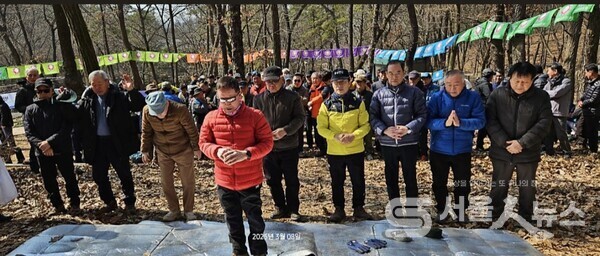 ▲중동동문산악회 제61회 기수들이 시산제에 참석한 모습. 