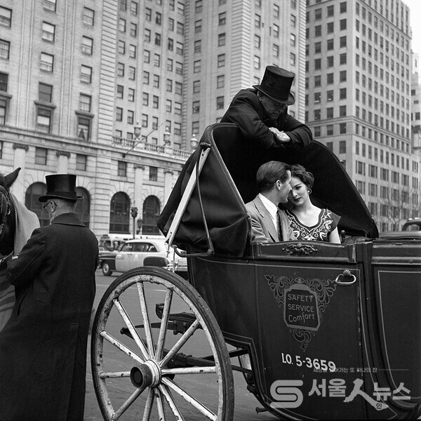 ▴1953 New York, Vivian Maier.