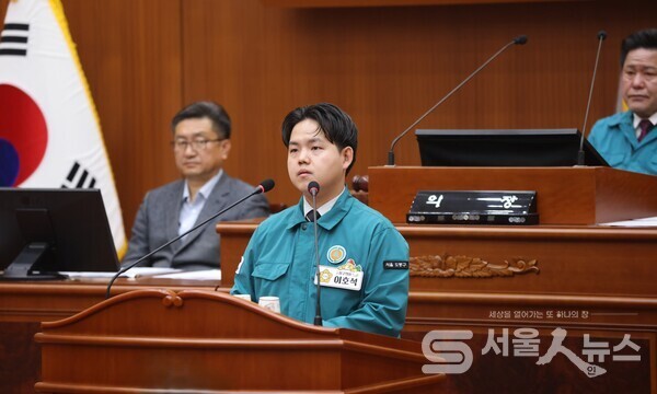 ▲이호석 의원이 제2차 행정기획위원회 2024년도 행정 사무감사 지적 사항 처리결과 중간보고, 미래환경국(제344회 임시회) 질의 과정 모습.