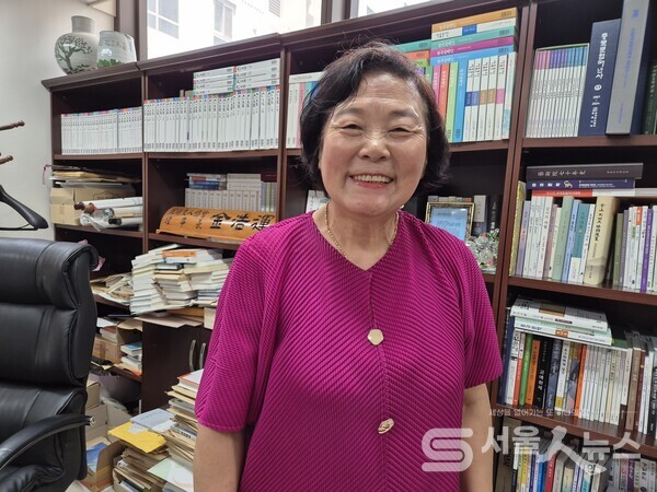 ▲김민정 시조시인 한국문인협회 부이사장.