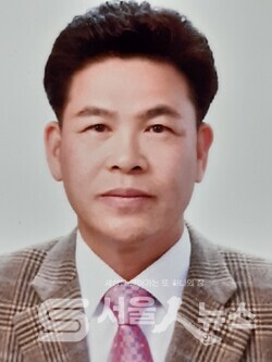 ▲한휘준 시인.