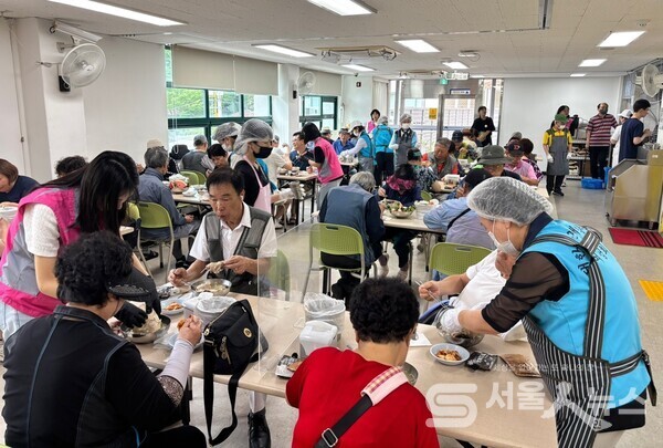 ▲강북장애인종합복지관, 삼복맞이 대중공양 