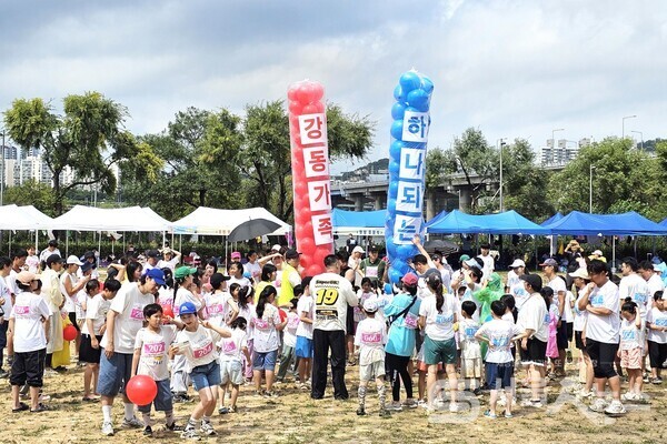 ▲강동구의 다 하나의 가족 축제-가족 명랑 운동회 모습.