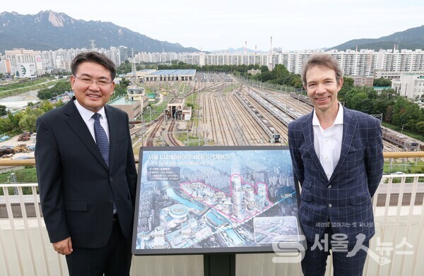 ▲요하네스 회장과 오승록 노원구청장.