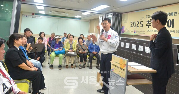 ▲오언석 도봉구청장이 ‘2025년 추석맞이 위안 행사’에서 인사말을 하고 있는 모습.