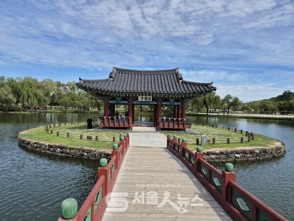 ▲부여, 궁남지의 포룡정 모습