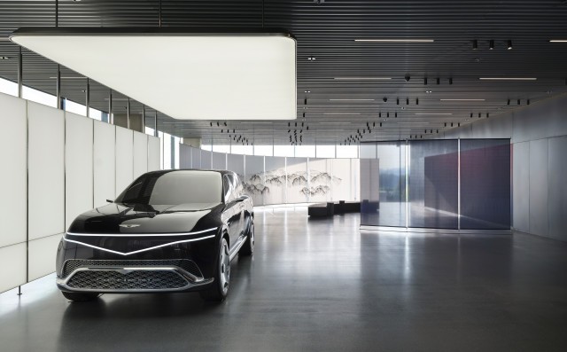 제네시스가 청주공예비엔날레 조직위원회, 청주시한국공예관과 공동으로 기획한 ‘차오르는 밤: Night in Motion’展이 9월 4일부터 11월 2일까지 제네시스 청주에서 개최된다