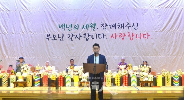 ▲오언석 도봉구청장이 ‘무병장수 기원문’을 낭독하는 모습.