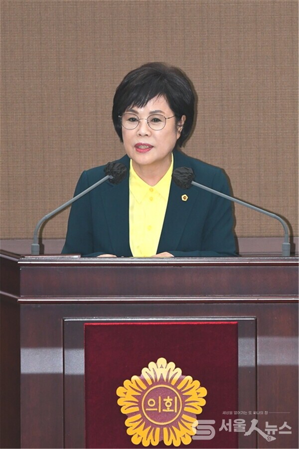 ▴서울시의회에서 시정질의를 하고 있는 이경숙 의원.
