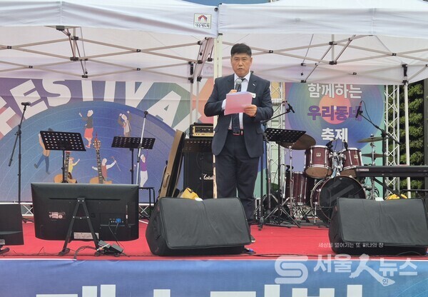 ▲박성규 신바람노래봉사단 회장이 인사말을 하고 있다.