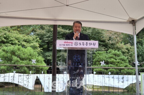 ▲최귀옥 도봉문화원장이 ‘제14회 도봉 한글 잔치’ 행사에서 인사말을 하고 있다.