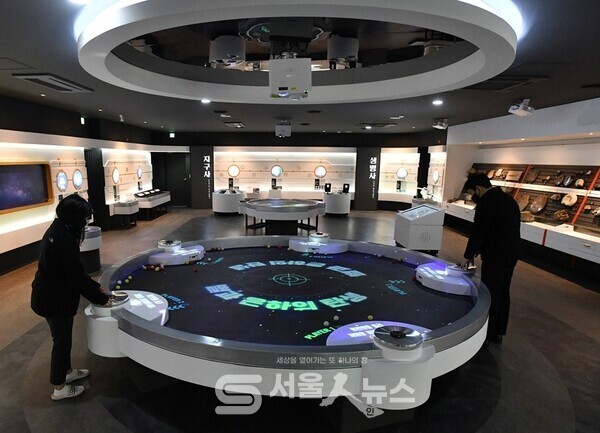 ▲천체망원경으로 달, 토성 관측