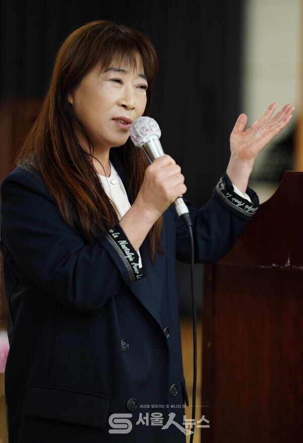 ▴시문학 저변확대에 힘쓰고 있는 강북문인협회 해남(海南) 박정희(朴貞姬) 회장.