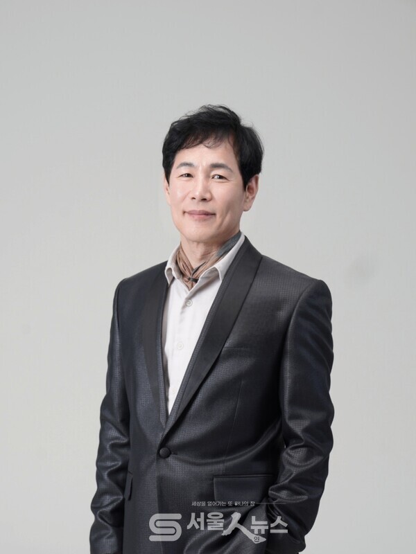 ▴서울도봉초등학교 총동문회 김명곤 회장.